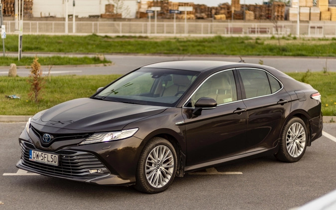 Toyota Camry cena 96900 przebieg: 174000, rok produkcji 2019 z Wrocław małe 781